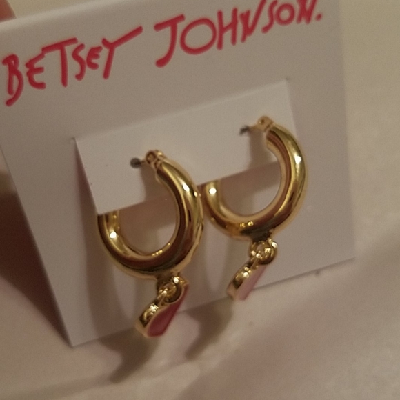 Betsey Johnson red heart hoop dangle NWT - Picture 4 of 6